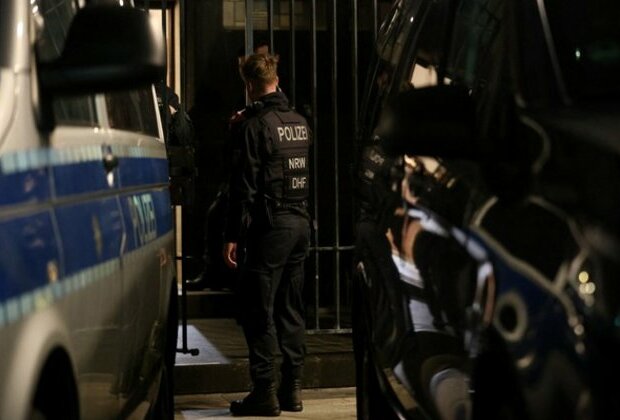 German police tighten security at Cologne cathedral amid threat of attack