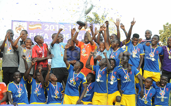 Abazannyi ba KCCA nga bajaganya olw'okuwangula ekikopo kya Super Cup gye buvuddeko Abazannyi ba KCCA nga bajaganya olw'okuwangula ekikopo kya Super Cup gye buvuddeko