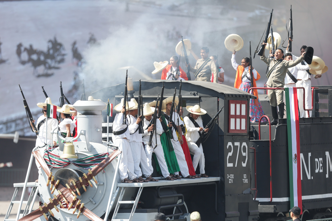 MEXICO-MEXICO CITY-REVOLUTION-115TH ANNIVERSARY-COMMEMORATION