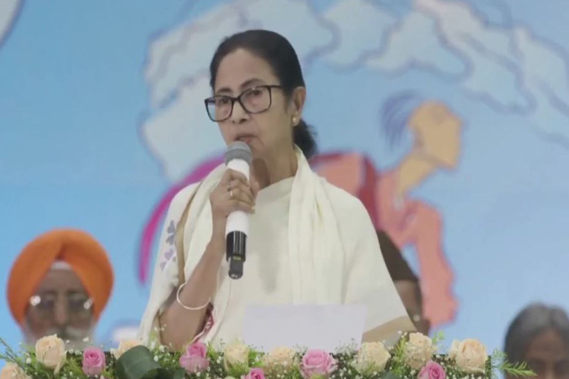 West Bengal: CM Mamata announces Rs 1.10 lakh grant to each Durga Puja committee