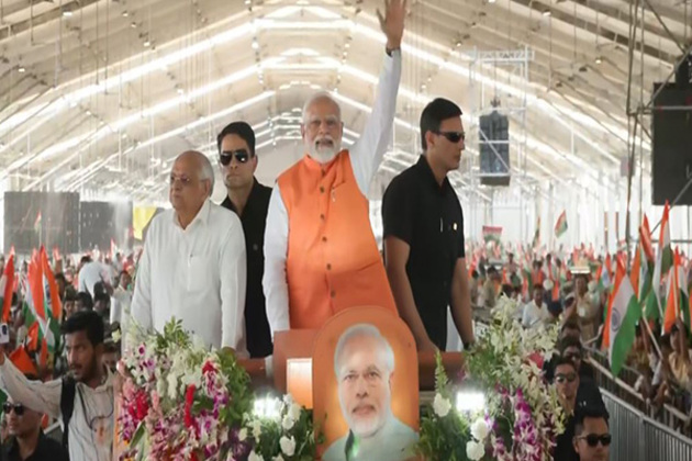 Gujarat: Sea of Triranga at PM Modi's roadshow in Dahod
