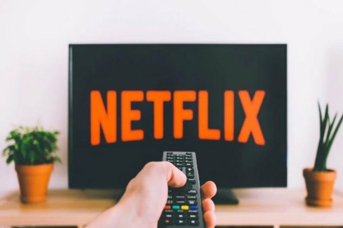 Netflix records 1.75 mn new subscribers, shuts mailing DVDs biz