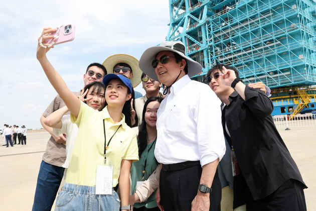CHINA-JIUQUAN-SATELLITE LAUNCH CENTER-MA YING-JEOU-TAIWAN YOUTH-VISIT (CN)
