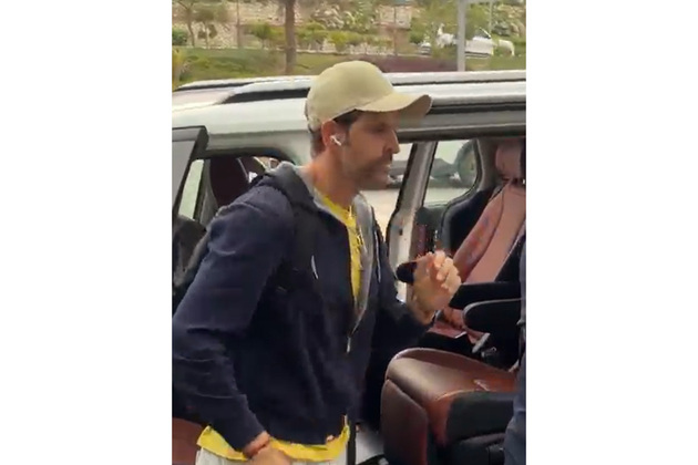 Hrithik Roshan clicks selfies with fans at Jolly Grant Airport, keeps it stylish in casual travel look