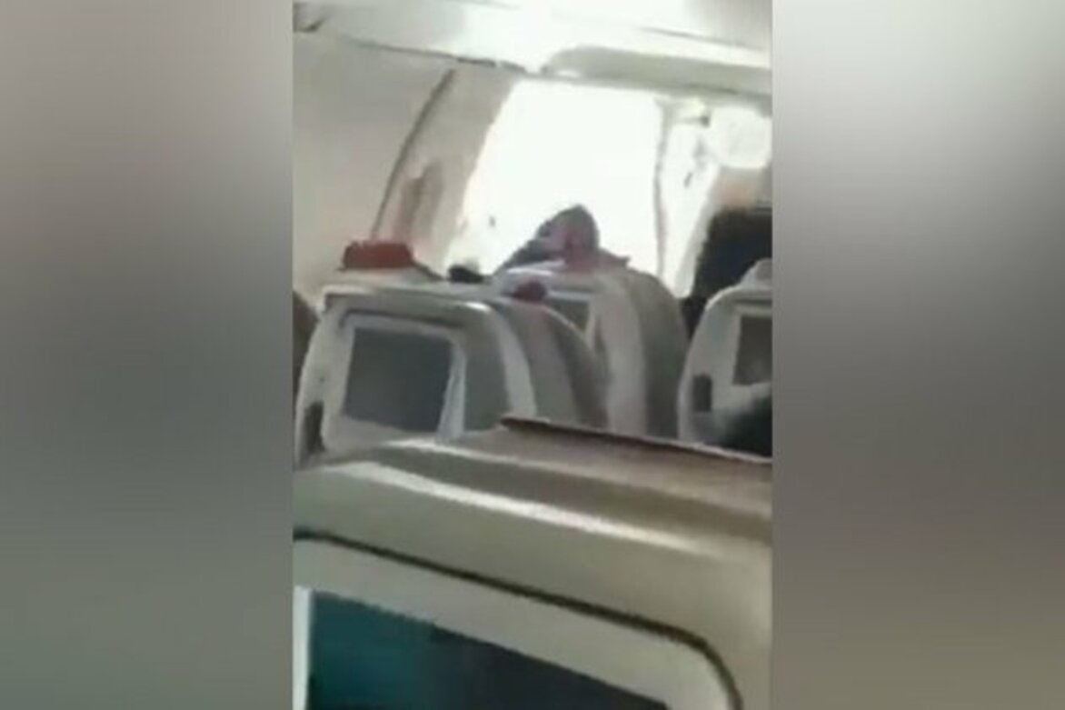 South Korea: Passenger opens door of Asiana Airlines plane before landing at Daegu airport