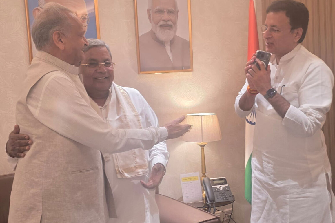 Outgoing Karnataka CM Siddaramaiah meets Ashok Gehlot in Jaipur after resignation
