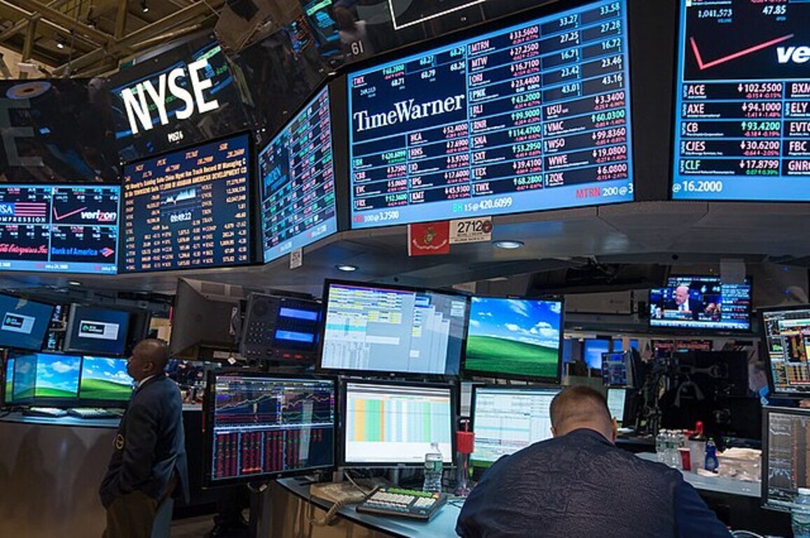 US seen as defensive as Morgan Stanley trims global stocks