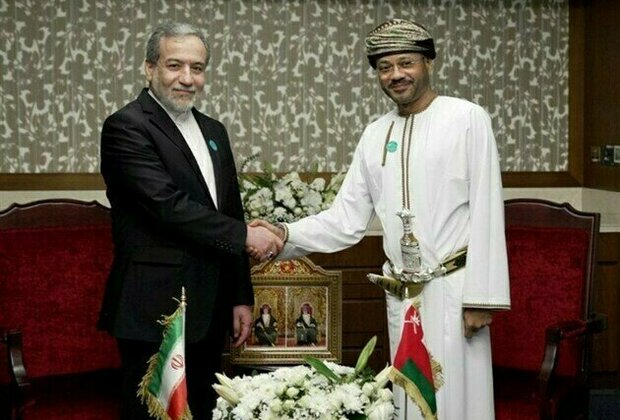 Iran Ready to Promote Trade Cooperation with Oman