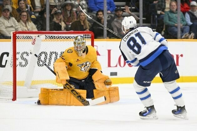 Predators hold on to snap Jets' 11-game winning streak