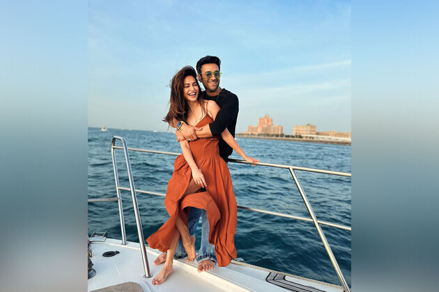 Kriti Kharbanda backs husband Pulkit Samrat's 'Glory', says, "A man who embraced challenge"
