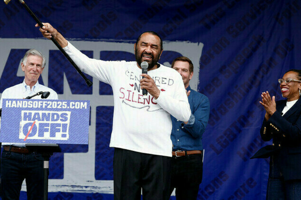 US Democrat calls for impeachment of Goliath Trump