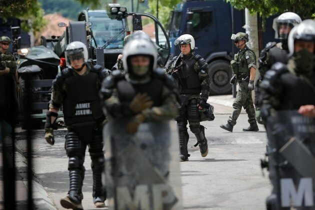 NATO Soldiers on Guard in Kosovo Town, Serb Protesters Smash 2 Cars