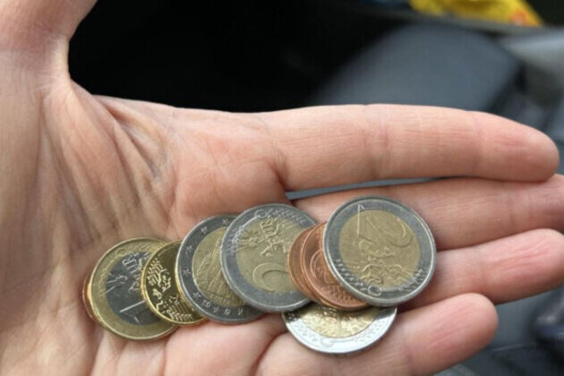 Bulgaria Sets Fines Up to 3,585 for Shops Refusing Euro Change