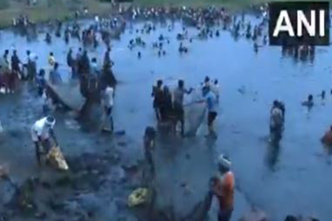 Tamil Nadu: Villagers celebrate centuries-old fishing festival at Kallandhiri village