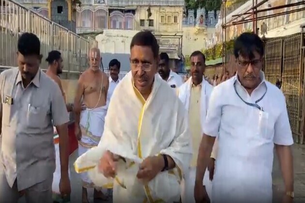 Andhra Minister Ponguru Narayana offers prayers at Tirumala temple