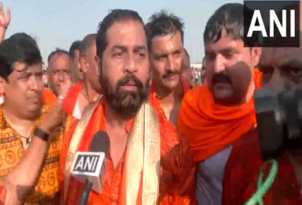 Mahatashtra Dy CM visits Mahakumbh with family, takes holy dip in Sangam