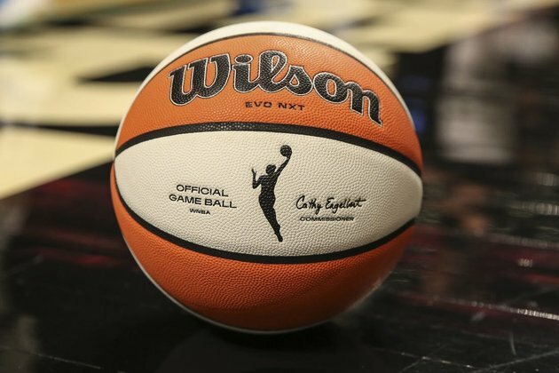 Sparks' late-game run finishes off Sky