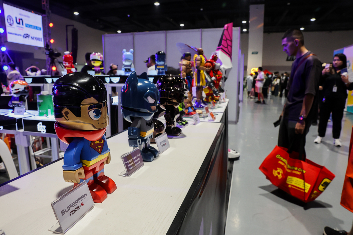 PHILIPPINES-PASAY CITY-TOY CONVENTION
