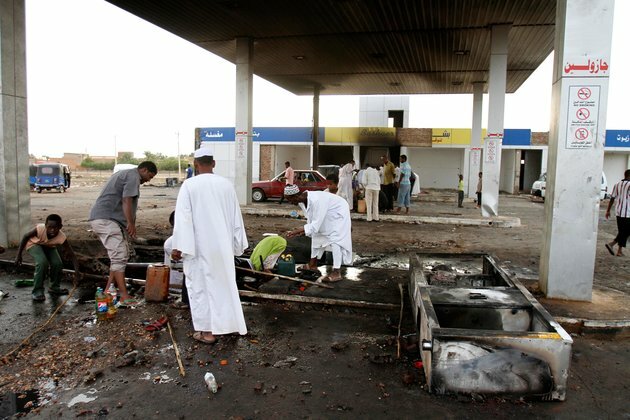 Demonstrators Close Khartoum Bridges to Protest Fuel Price