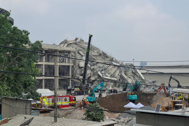 Under construction building collapses in front of JJ Mall in Bangkok after earthquake
