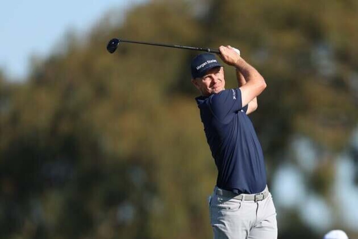 Justin Rose breaks out to 4-shot Farmers lead; Brooks Koepka makes cut