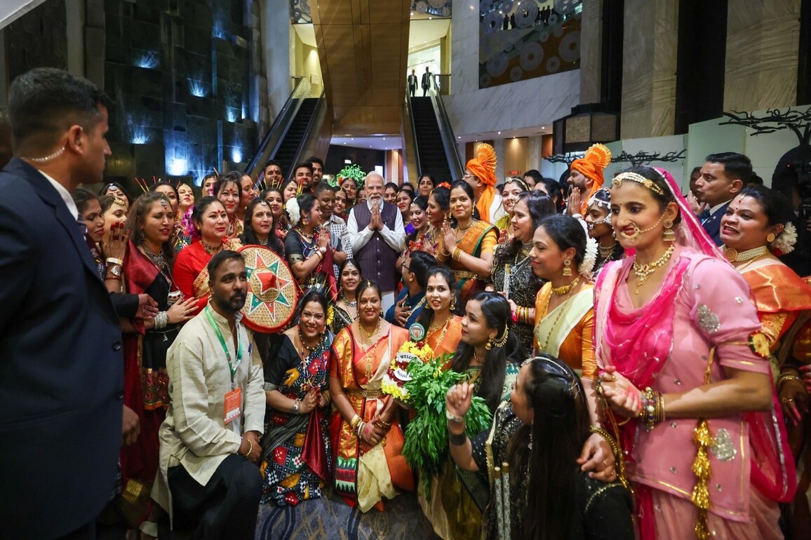Indian diaspora in Johannesburg give cultural welcome to Prime Minister Narendra Modi