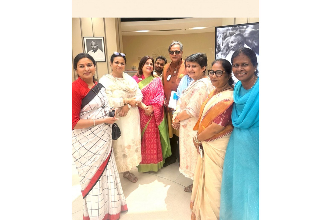 Maliha Cong delegation meets Shashi Tharoor, seeks "enhanced" political opportunities amid 33% women's reservation row
