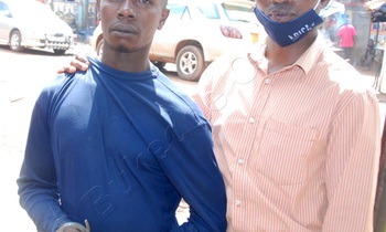 Kasibante ku mpingu ng'akwatiddwa. Kasibante ku mpingu ng'akwatiddwa.