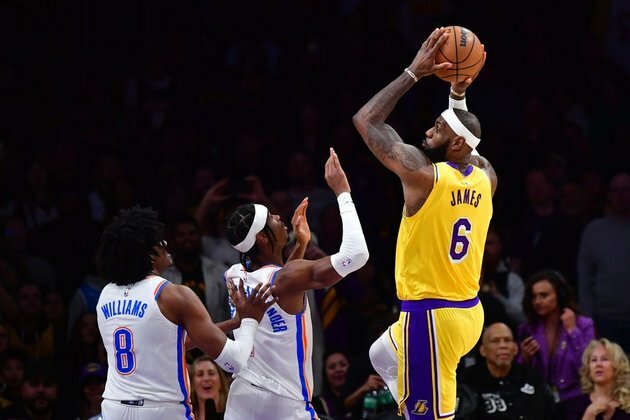 LeBron James becomes NBA's all-time scoring king