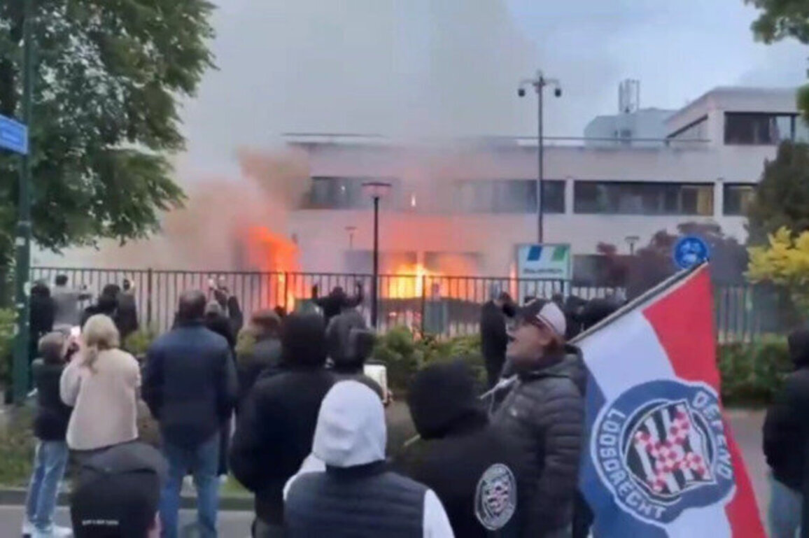 Dutch protesters set asylum shelter on fire 