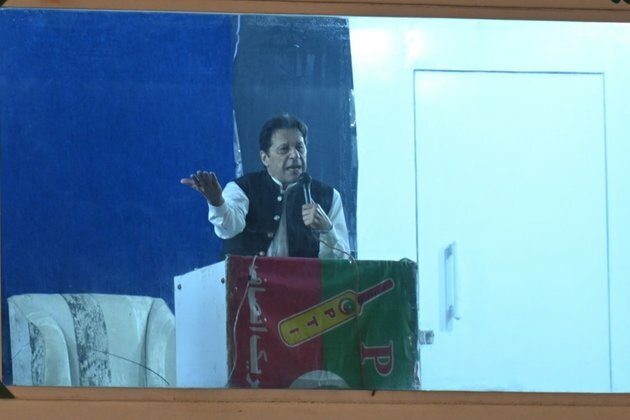 Pakistan&#039;s Ex-PM Khan Holds Massive Rally to Press for Elections
