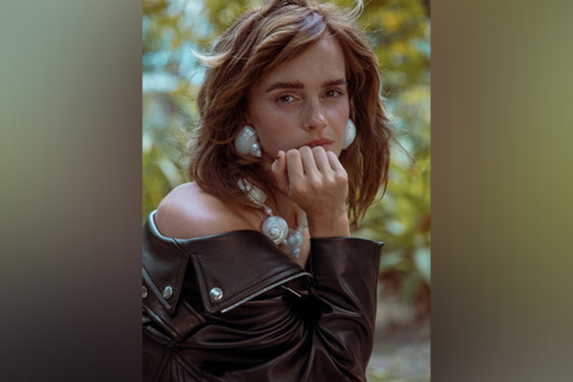 Emma Watson competes in Oxford rowing team