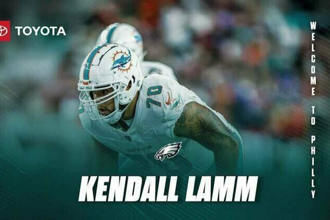 Eagles sign Kendall Lamm to one-year deal