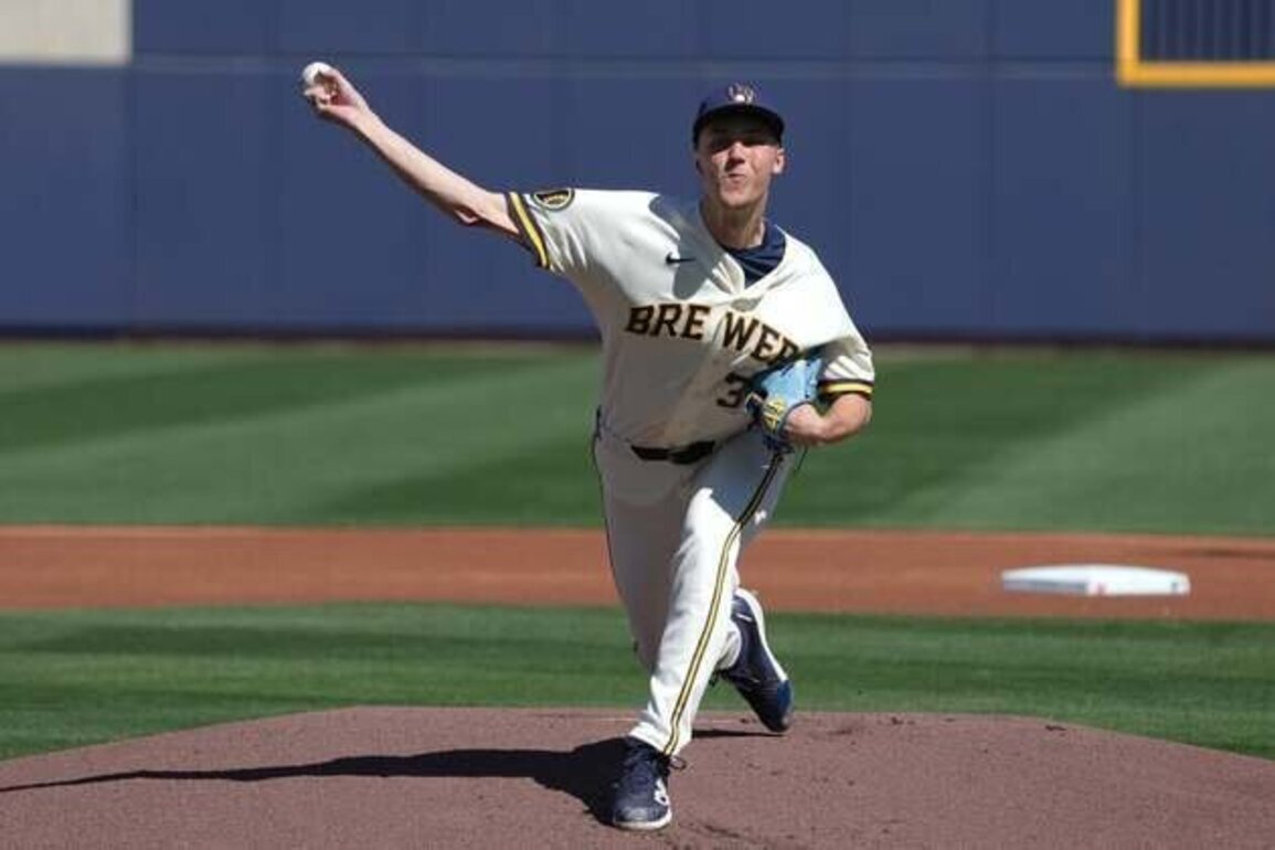 Brewers, White Sox entrust Opening Day to young All-Star flamethrowers