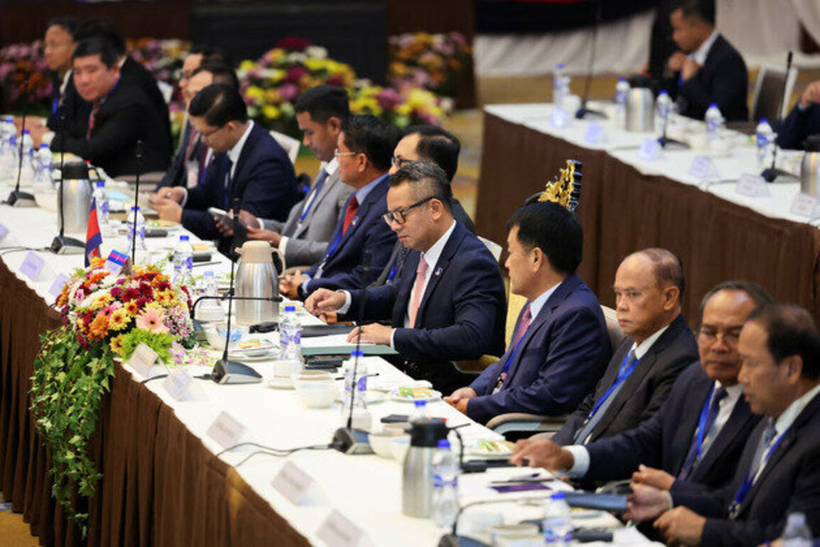 Asia News Wrap: Cambodia and Thailand agree to ceasefire and monitors