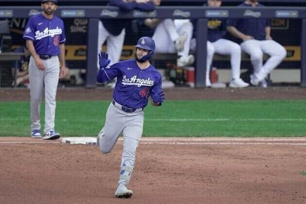 Dodgers take series from Brewers to wrap successful road trip