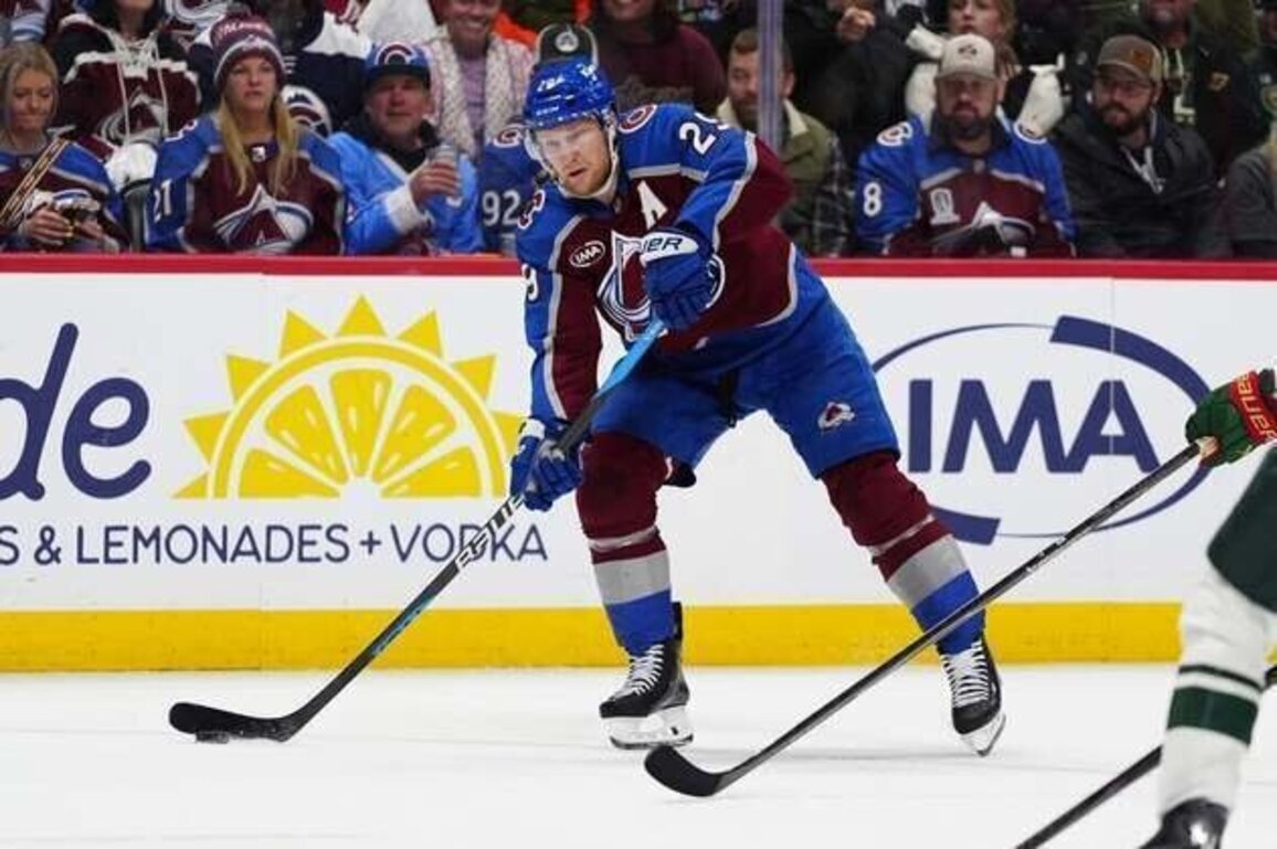 Nathan MacKinnon stars as Avs grab 2-0 lead over Wild