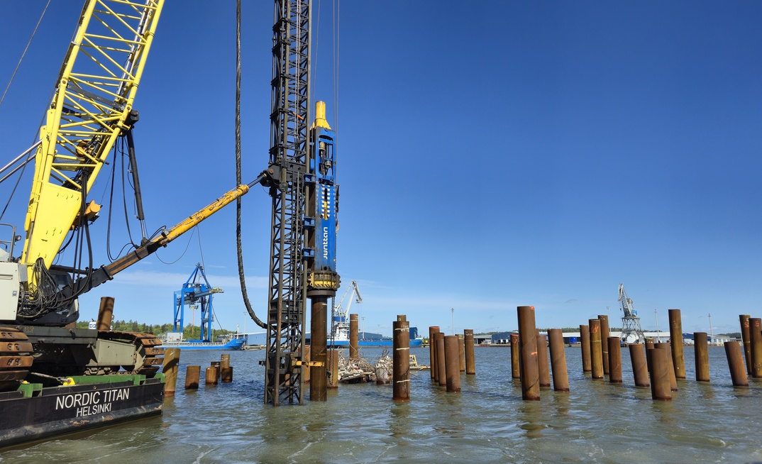 A Junttan’s HHK16S hydraulic impact hammer with Terramare’s crane attached leader installing the piles for the ferry terminal expansion in Turku