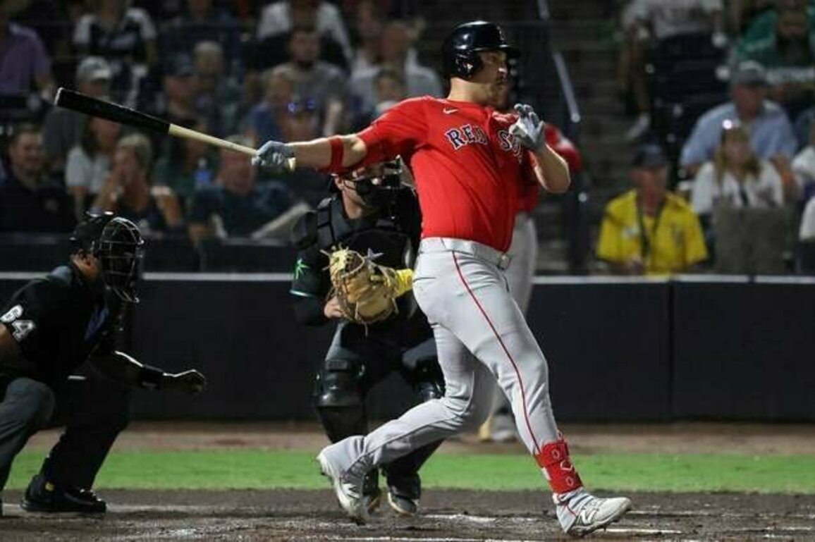 Red Sox DFA 1B Nathaniel Lowe amid several moves