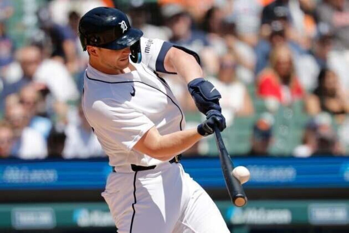 Dillon Dingler, Tigers ride power surge into opener vs. Mariners