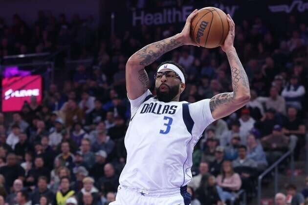 Report: Mavericks' Anthony Davis out months for hand surgery