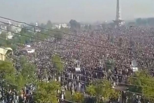 2 lakh supporters participate in funeral of TLP chief Rizvi