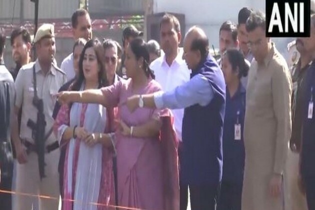Delhi LG VK Saxena, CM Rekha Gupta inspect Sunheri Pul drain covering work