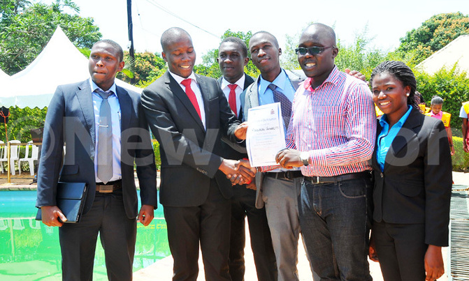 Makerere scoops 2016 debate award Makerere scoops 2016 debate award