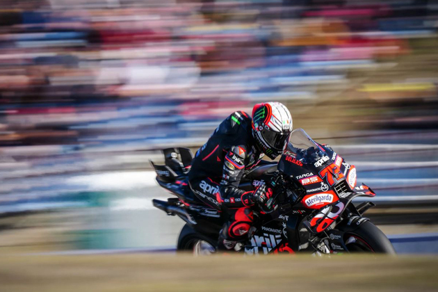 Bezzecchi beats Acosta and Quartararo to bag Portimao pole