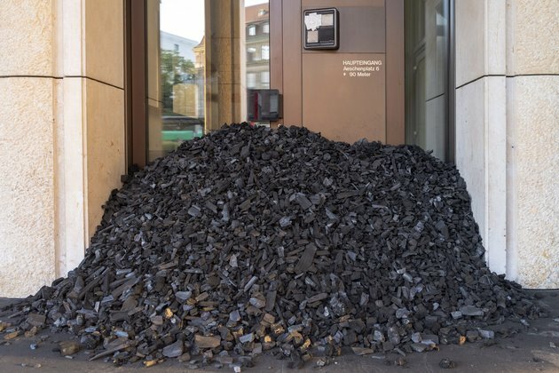 Using language to make the world of fossil fuels strange and ugly