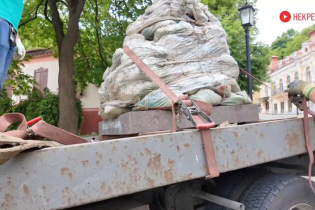 Ukraine dismantles monument to legendary Kiev-born writer 