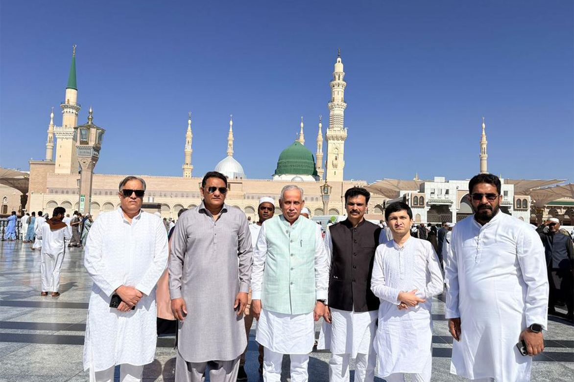 Last rites of Madinah bus accident victims performed in the presence of Andhra Pradesh Governor S Abdul Nazeer