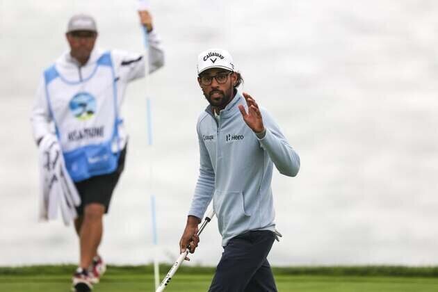 Akshay Bhatia takes 2-shot lead into final round at Pebble Beach