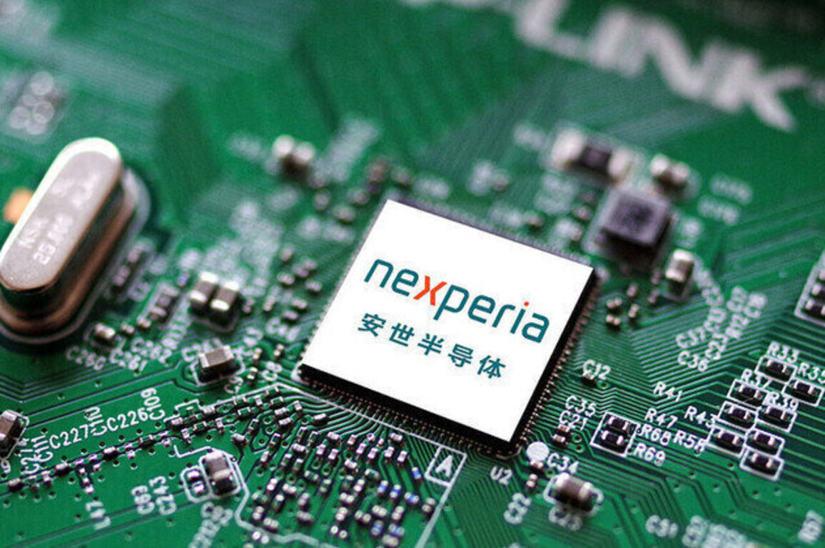 Dutch may loosen grip on Chinese chipmaker  Bloomberg